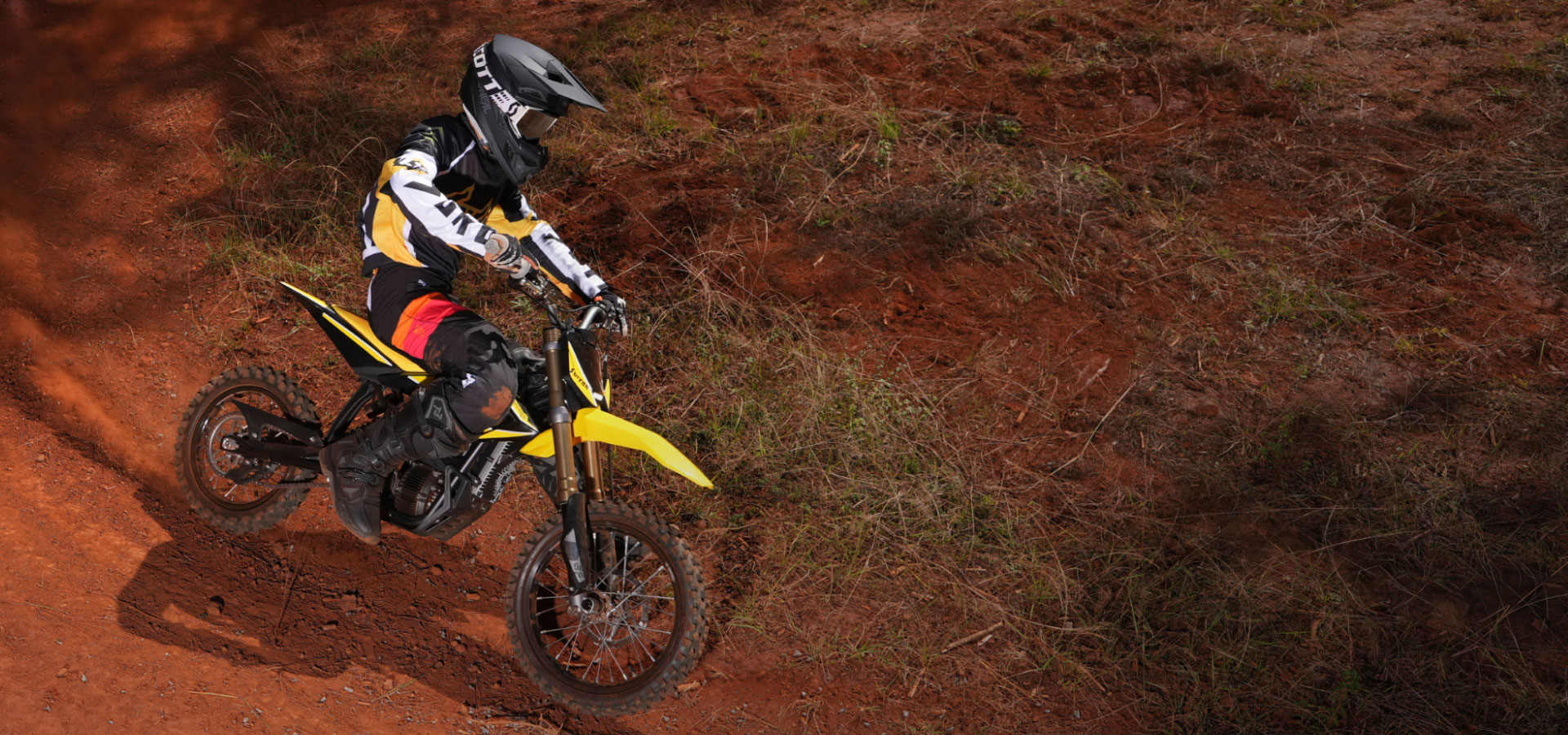 Hyper Bee public reference: Manufacturer riding photo. Offered variant is not yet confirmed.